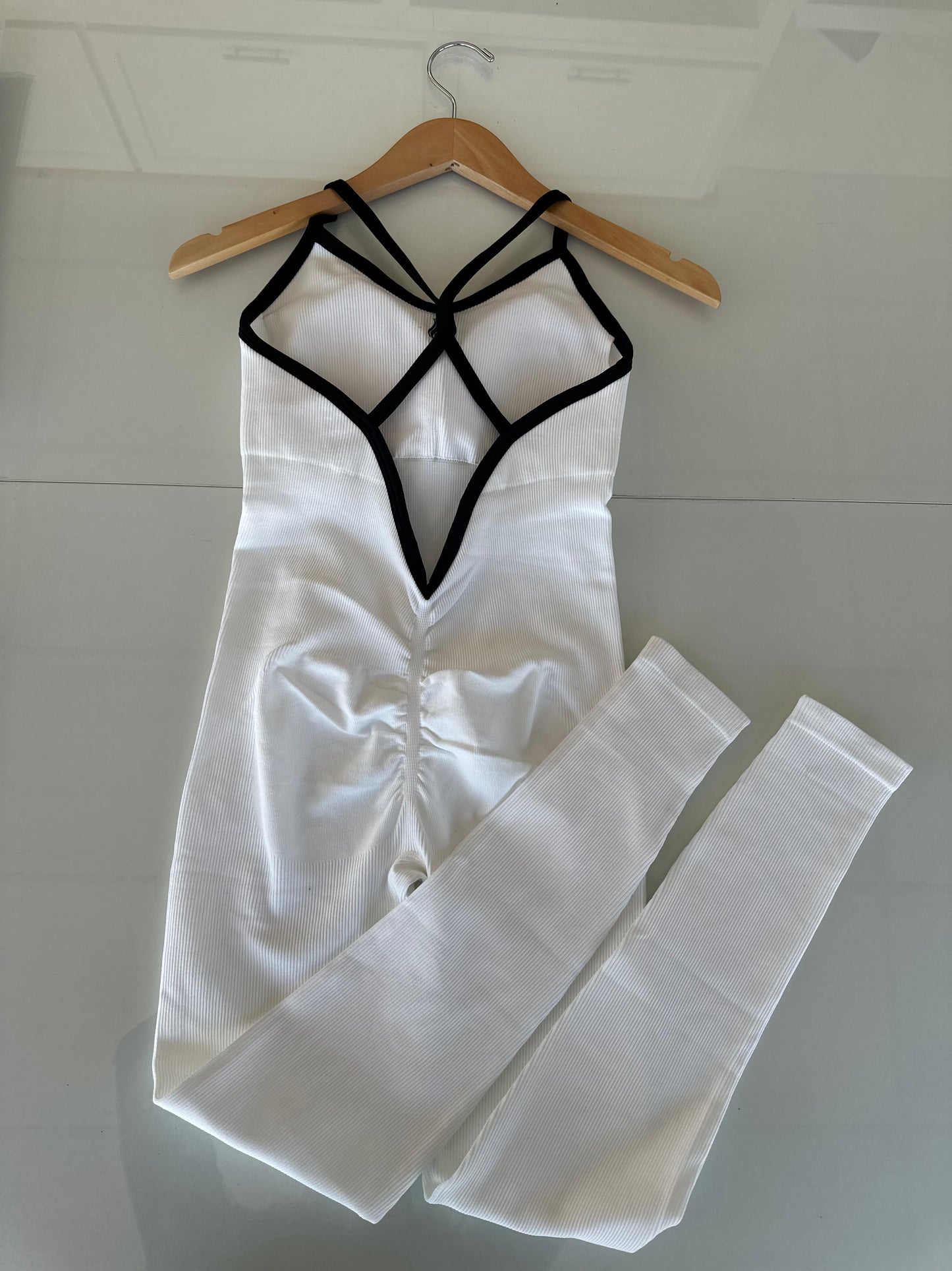 Macacão Fitness by Exclusiva com detalhe nas costas BRANCO- M