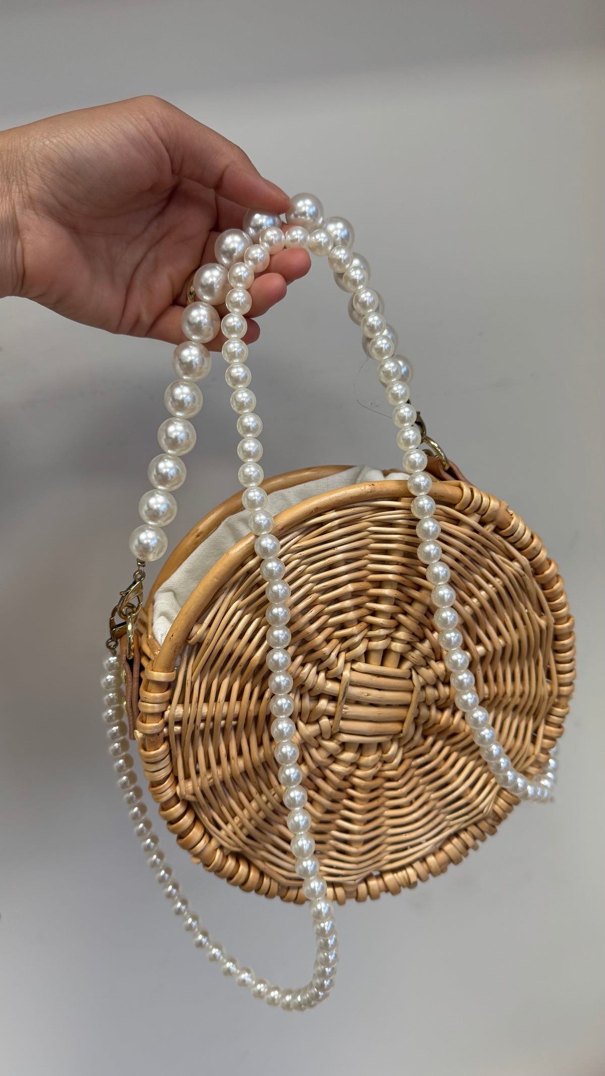 Bolsa beach com alças de pérolas