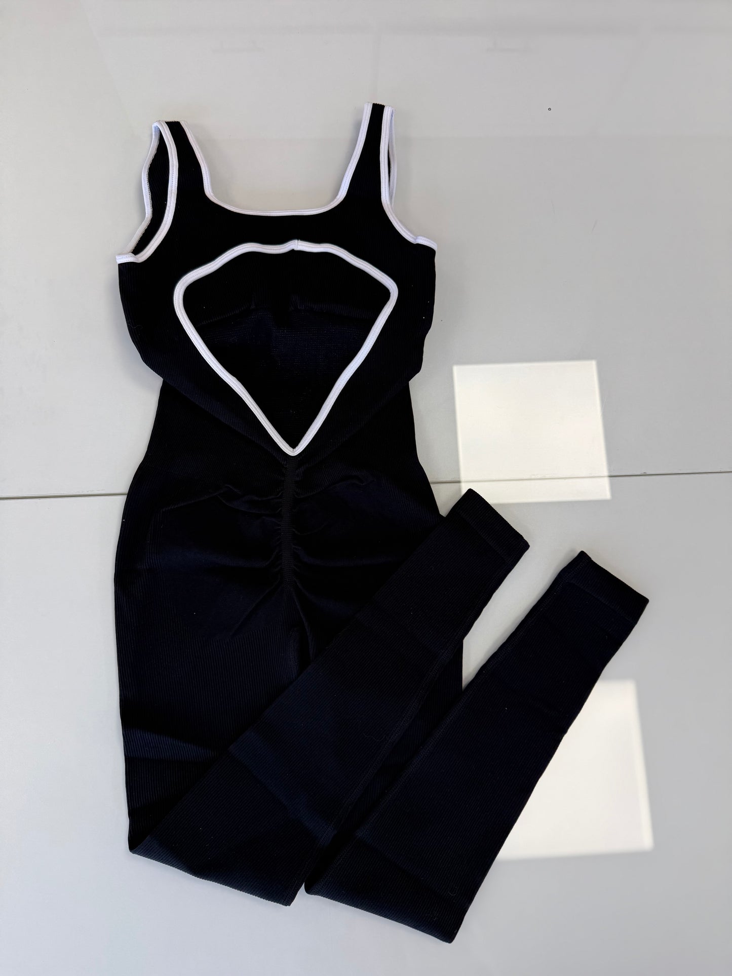 Macacão Fitness by Exclusiva com detalhe aberto nas costas PRETO- G