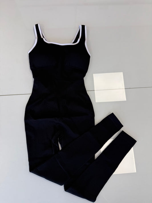 Macacão Fitness by Exclusiva com detalhe aberto nas costas PRETO- G