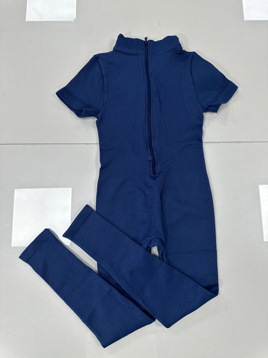 Macacão longo de manguinha com zíper By Exclusiva - S